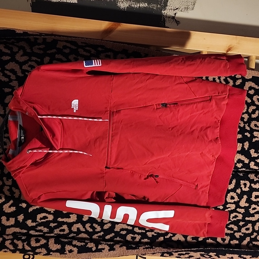 The north face usa 🇺🇸 pull over hoodie**TEAM USA 🇺🇸 PULLOVER HOODIE**
